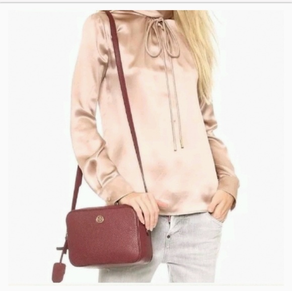 Tory Burch Handbags - Tory Burch Robinson Berry Zip Pebble Crossbody Bag